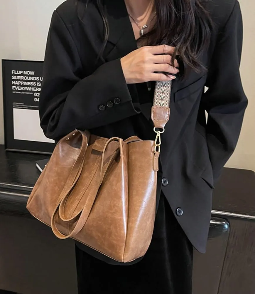 Purses for Women Vegan Leather Crossbody Bags Retro Shoulder Bag Hobo Handbag with Wide Adjustable Strap
